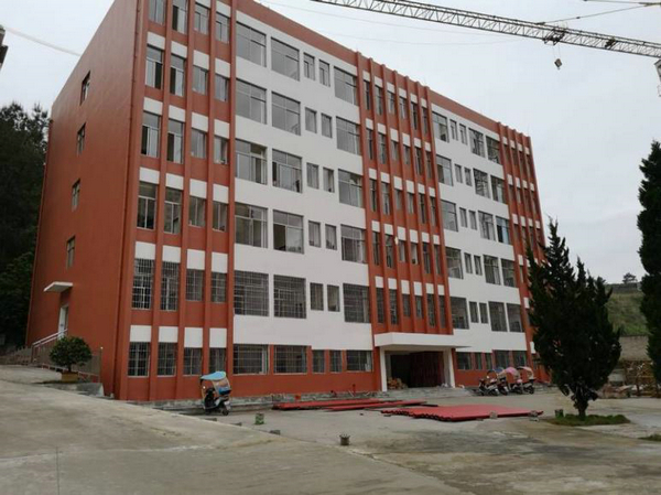 建成后的三都县第二中学学生宿舍楼