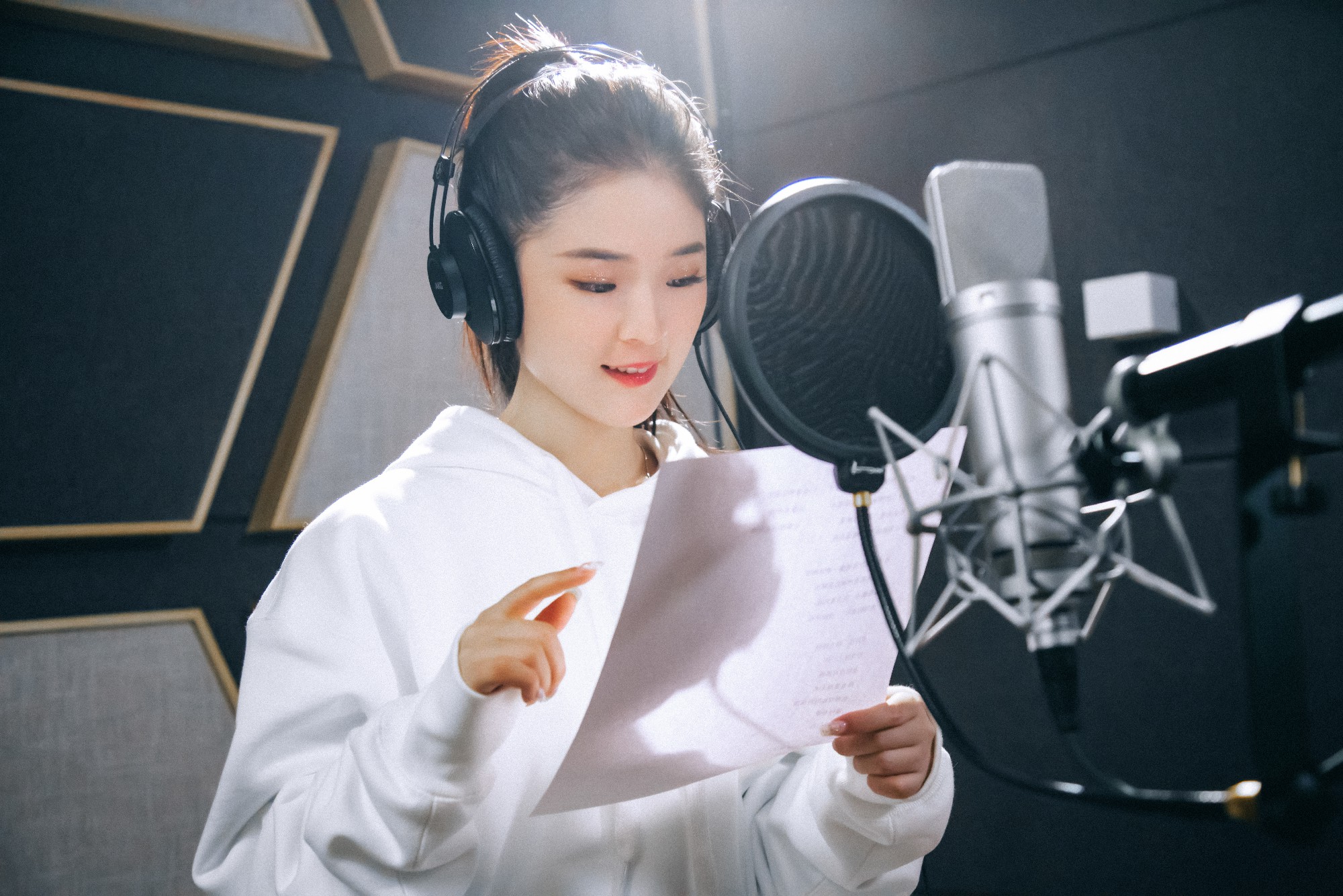 小乐乐首发单曲哈尼暗恋中属于爱情的小确幸