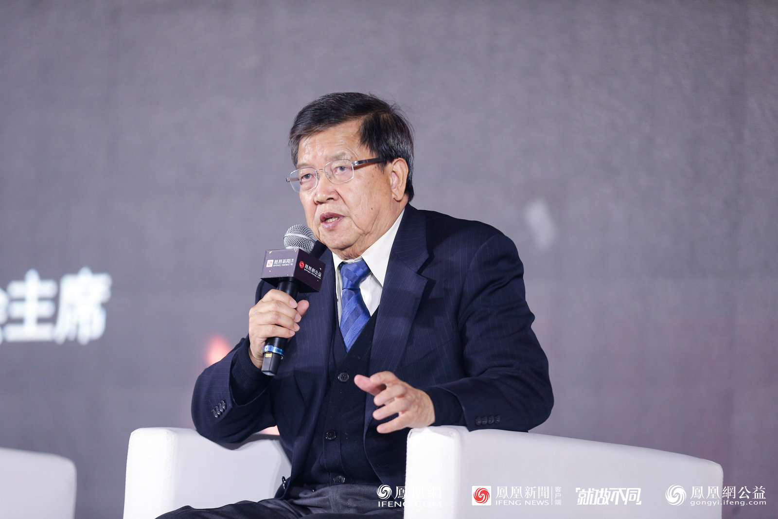 龙永图：通过组织看海让西部少年感受东部速度，让更多人关注公益_凤凰网