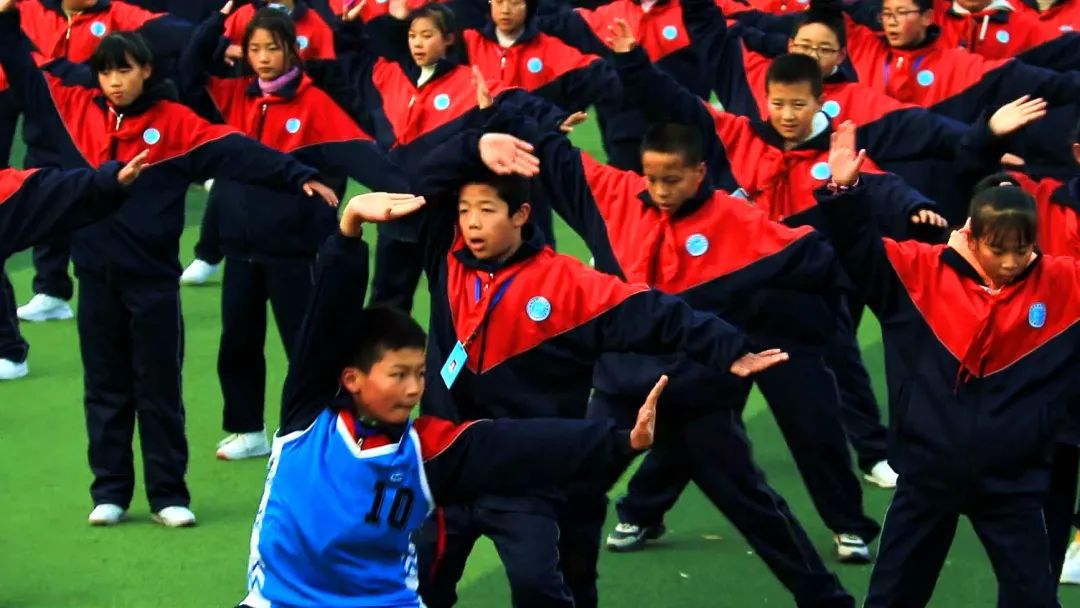 初中生跳操跳出网红款 网友：这才是青春该有的美好