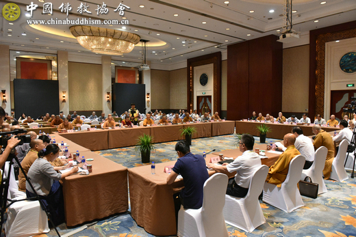 2018年6月,中国佛教协会举办“学习贯彻《宗教事务条例》和十二部委文件精神座谈会”。(图片来源:中国佛教协会)