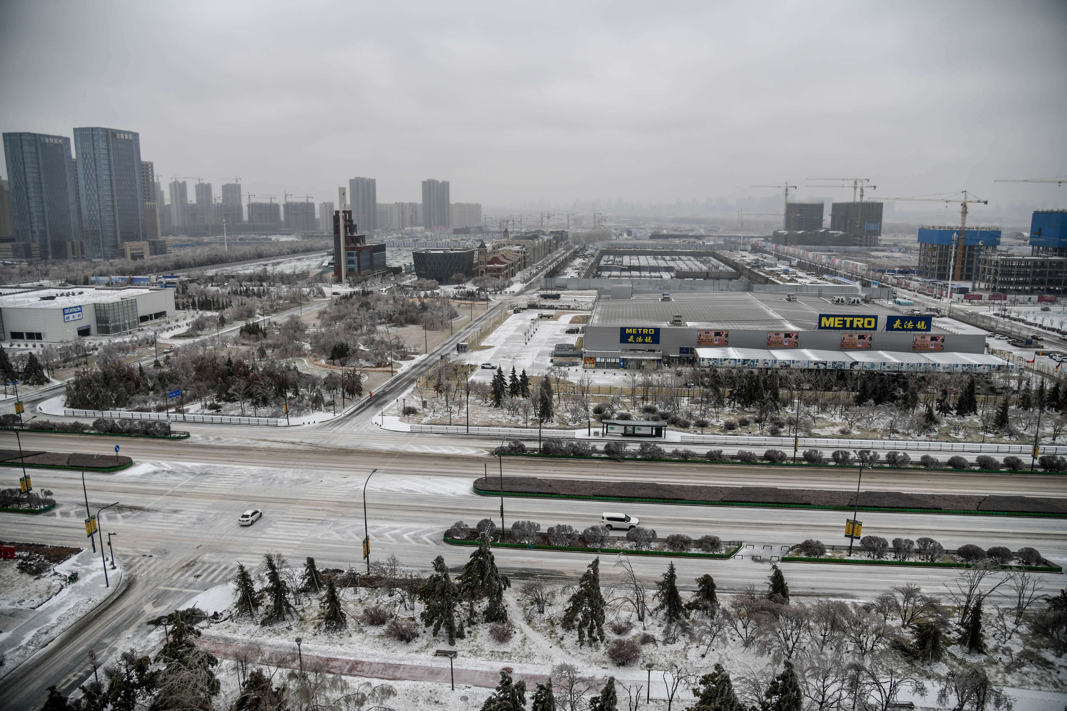 近日,东北地区出现今冬以来范围最广,强度最强的一次雨雪天气.