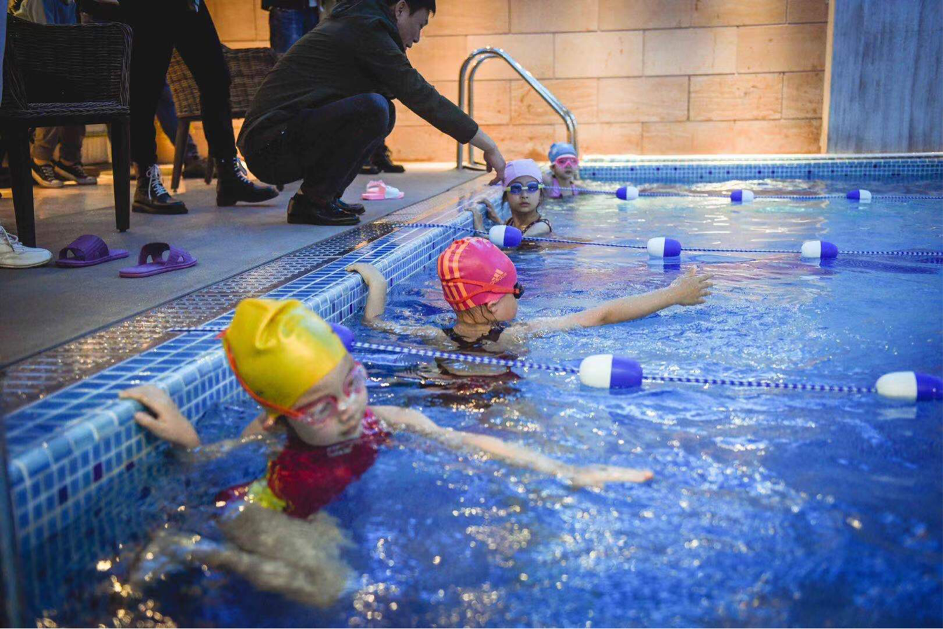 宁波金海豚游泳比赛这个寒冬火了