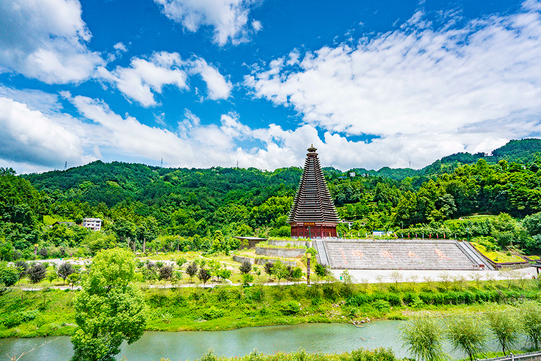 恩施夷水侗乡景区,夷水侗乡景区毗邻枫香坡侗族风情寨,距恩施城区仅10