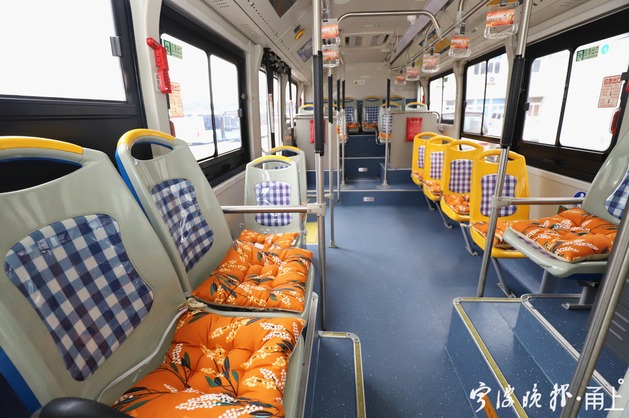 爱心坐垫连续七年上线宁波这条公交线迎来冬日温暖