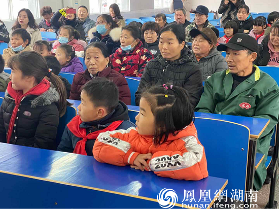 风雪挡不住前行的脚步:湖大EMBA网球俱乐部石门公益行