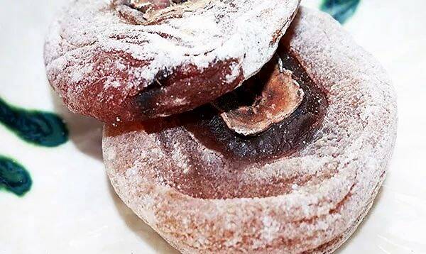 柿饼上的白霜是什么?吃了会中毒吗?哪些人不能吃?