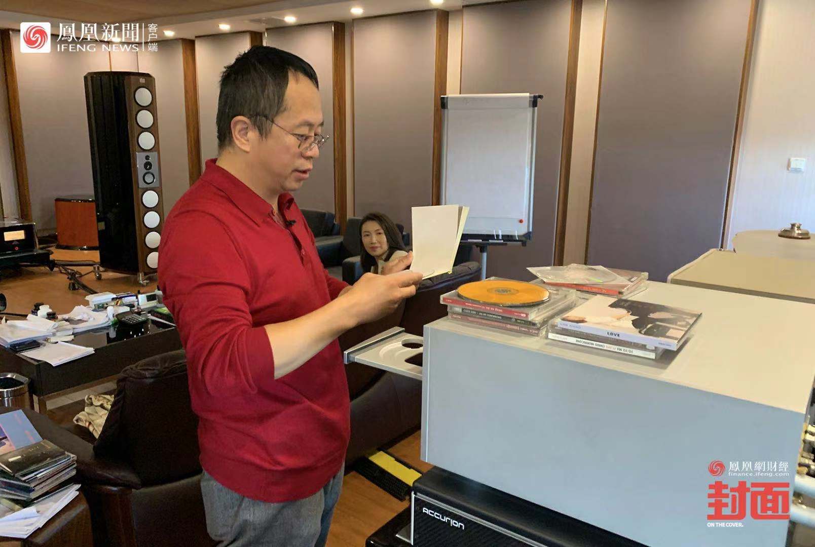 周鸿祎对他的音响设备了若指掌,每个细节都是他自己搭配安装的,一共四