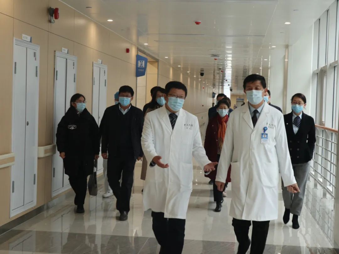 董蒨院长专程来平度解决开诊遇到的困难