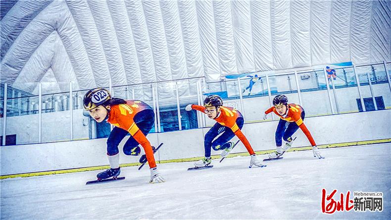 这是秦皇岛市第二届冰雪运动会滑冰比赛现场。 秦皇岛市体育局供图