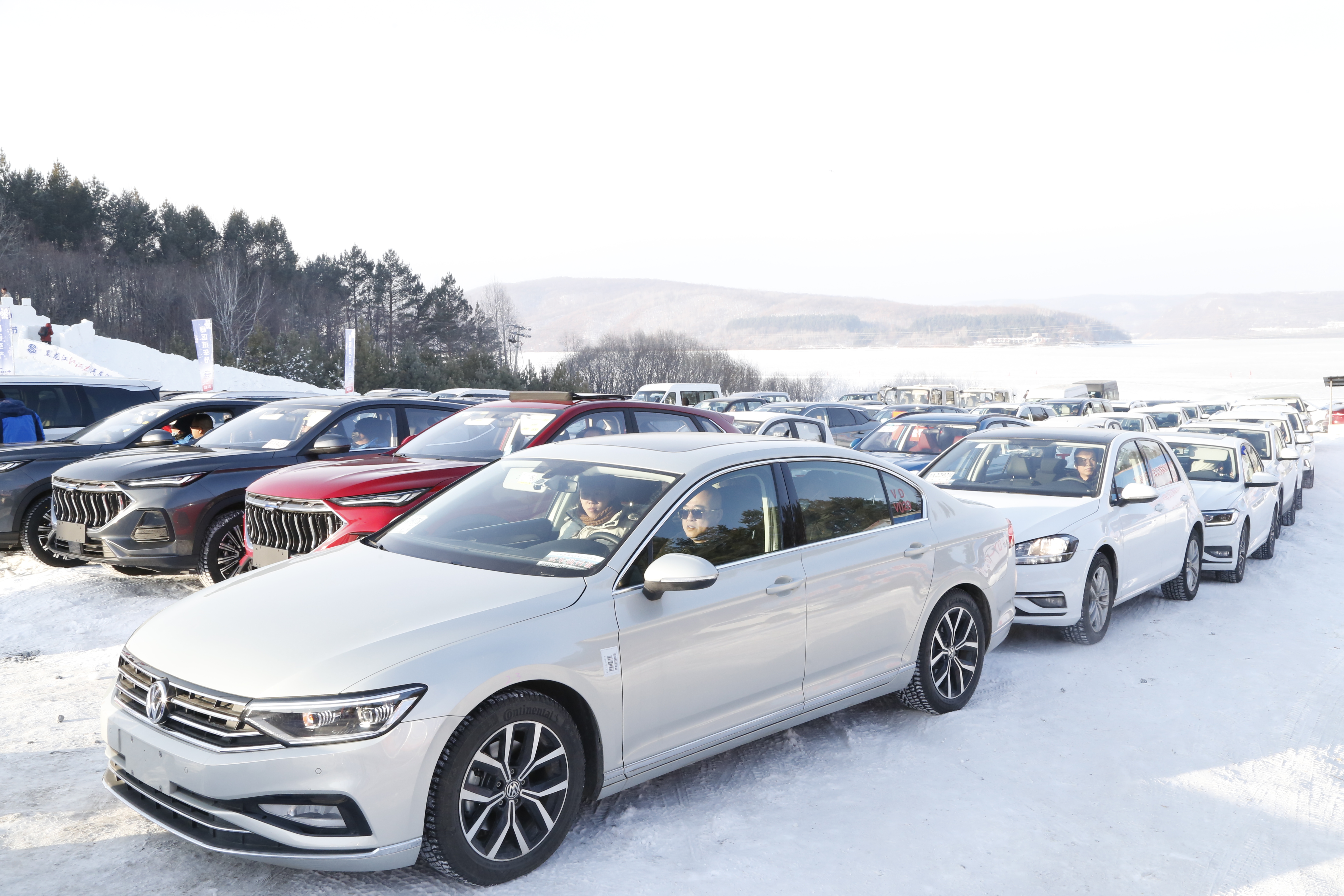 黑河首届寒区试车节开幕