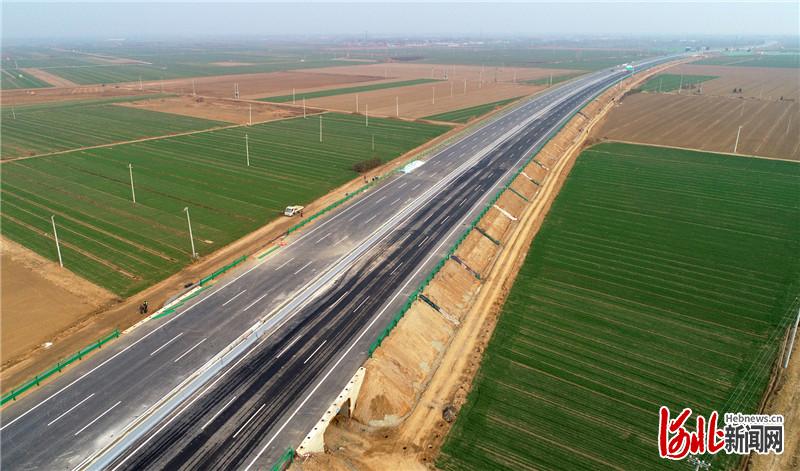 2020年12月8日拍摄的津石高速深泽段。