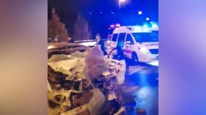 4人遇难！郑州一网约车和洒水车相撞，现场惨烈