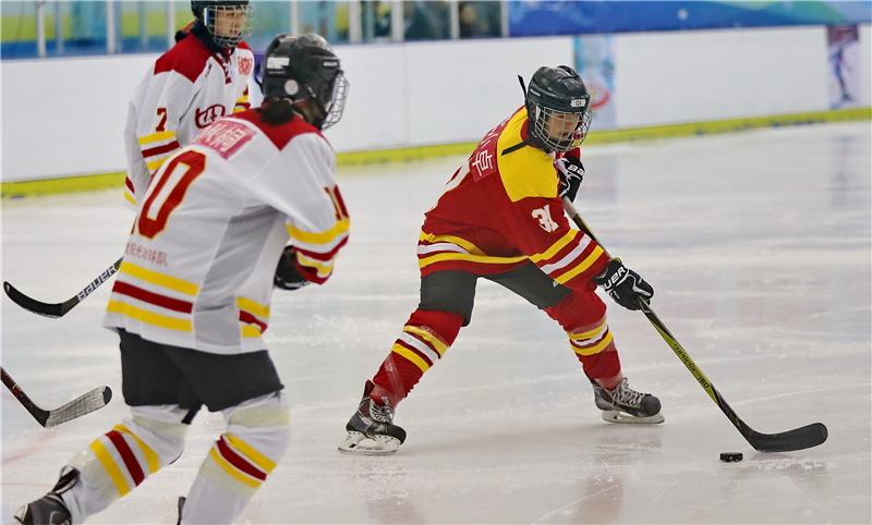 这是秦皇岛市海豹冰球俱乐部冰球表演赛现场。 秦皇岛市体育局供图