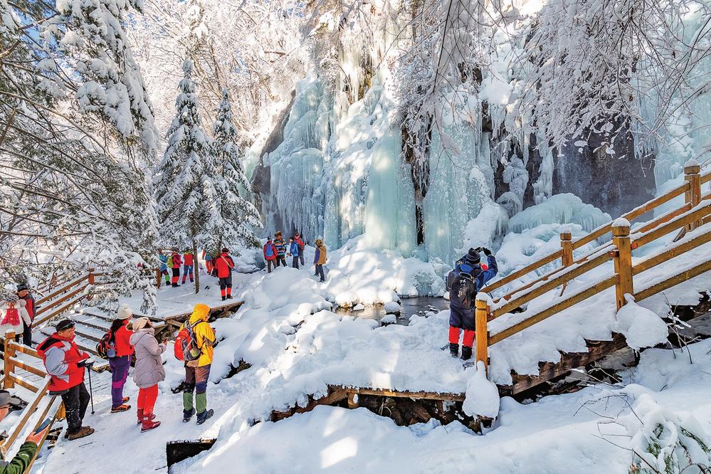 长白望天鹅冰瀑
