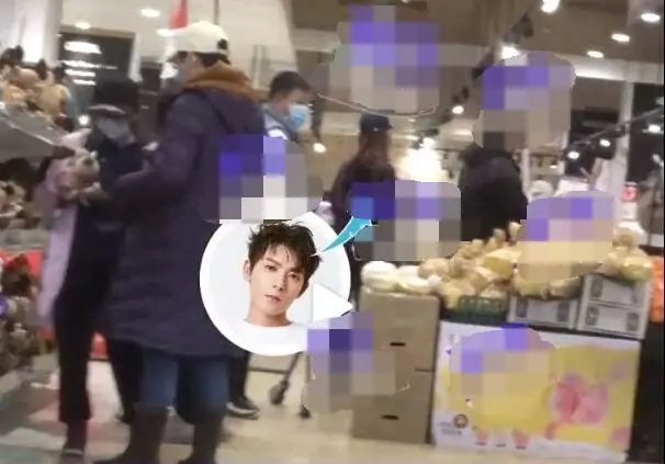 新恋情？陈翔与黑衣女子超市购物后一同回家