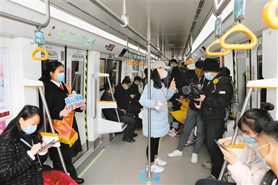 媒体记者试乘地铁9号线