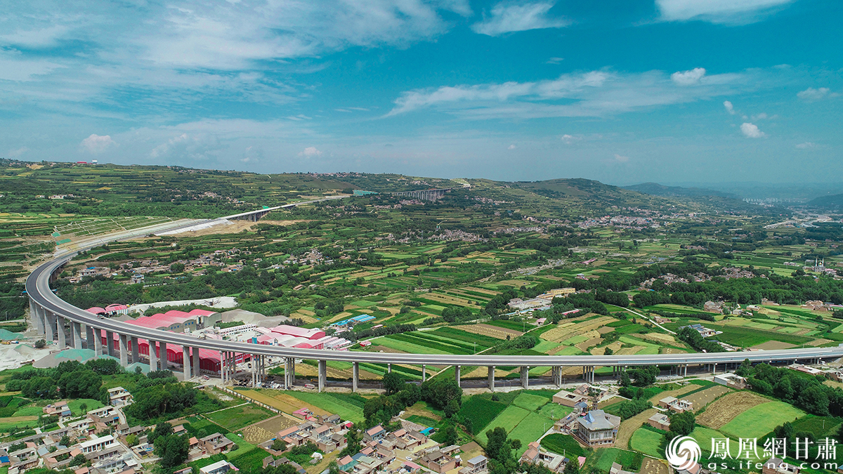 双达一级公路为临夏地方经济发展铺就坦途 杨艺锴 摄