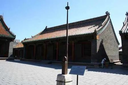 坤宁宫前的“神杆”，也称“索伦杆”