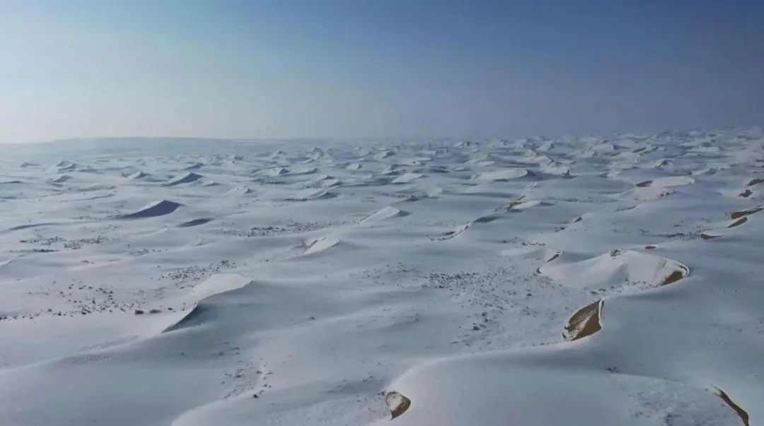 雪后的腾格里沙漠