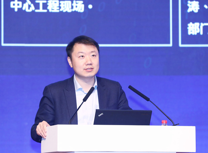 联仁健康副总经理、北方健康总经理邓小宁做主题演讲