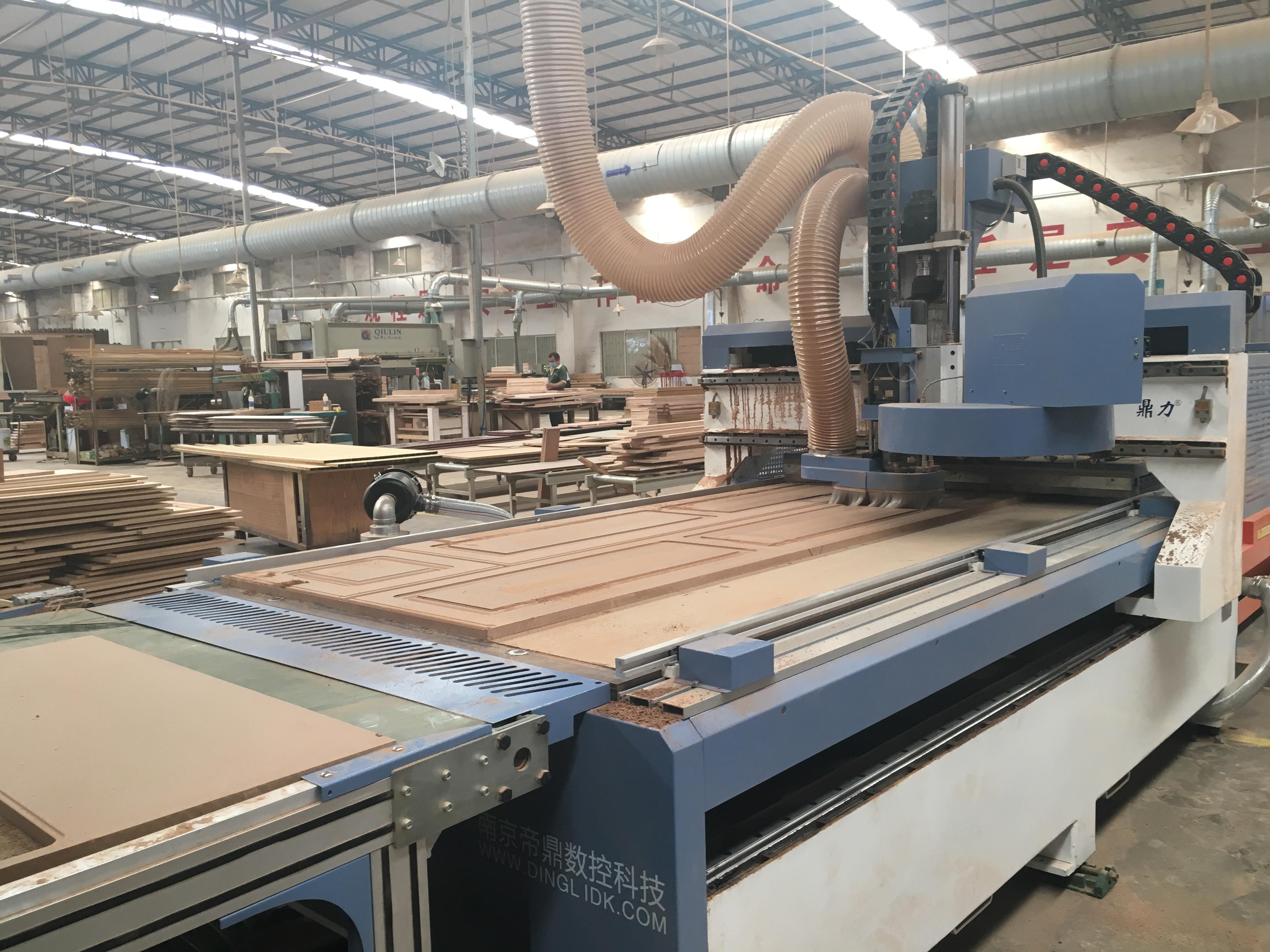 相比之下,定制目前仅占到中国整体家具市场份额的20%-30%.