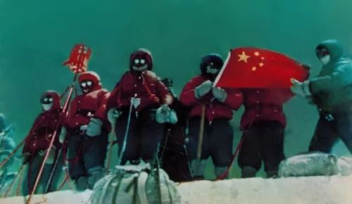 1975年珠峰测量登顶成功