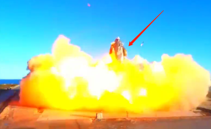 SpaceX飞船试飞爆炸：着地瞬间喷出巨大火焰