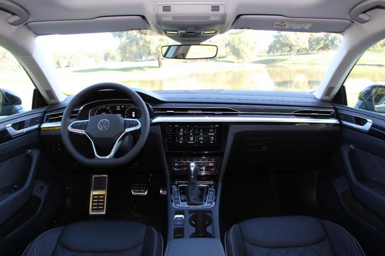 一汽-大众新CC/新CC猎装车上市 售价24.99万起