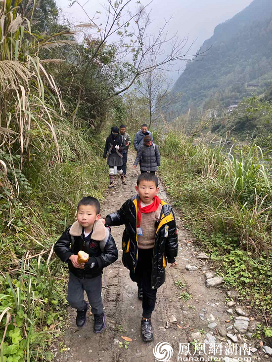 风雪挡不住前行的脚步:湖大EMBA网球俱乐部石门公益行