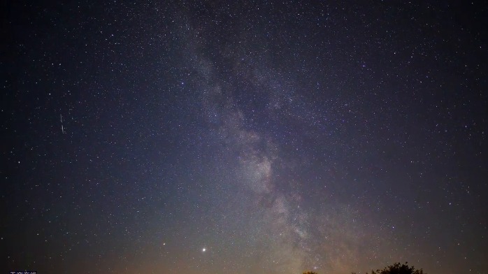 看这就是望远镜眼中的星空很清晰的银河