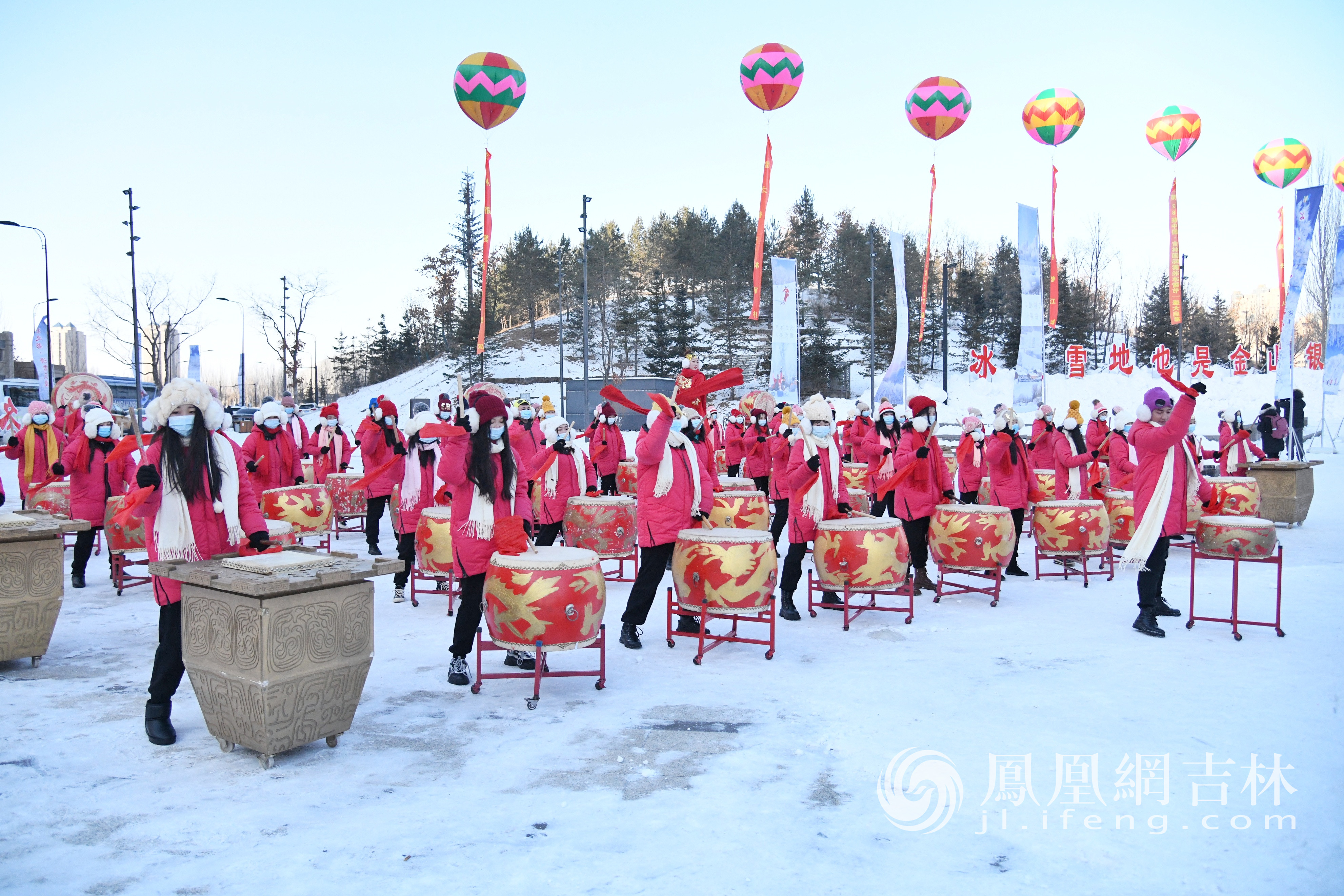 第26届中国&middot;吉林国际雾凇冰雪节开幕。梁琪佳摄