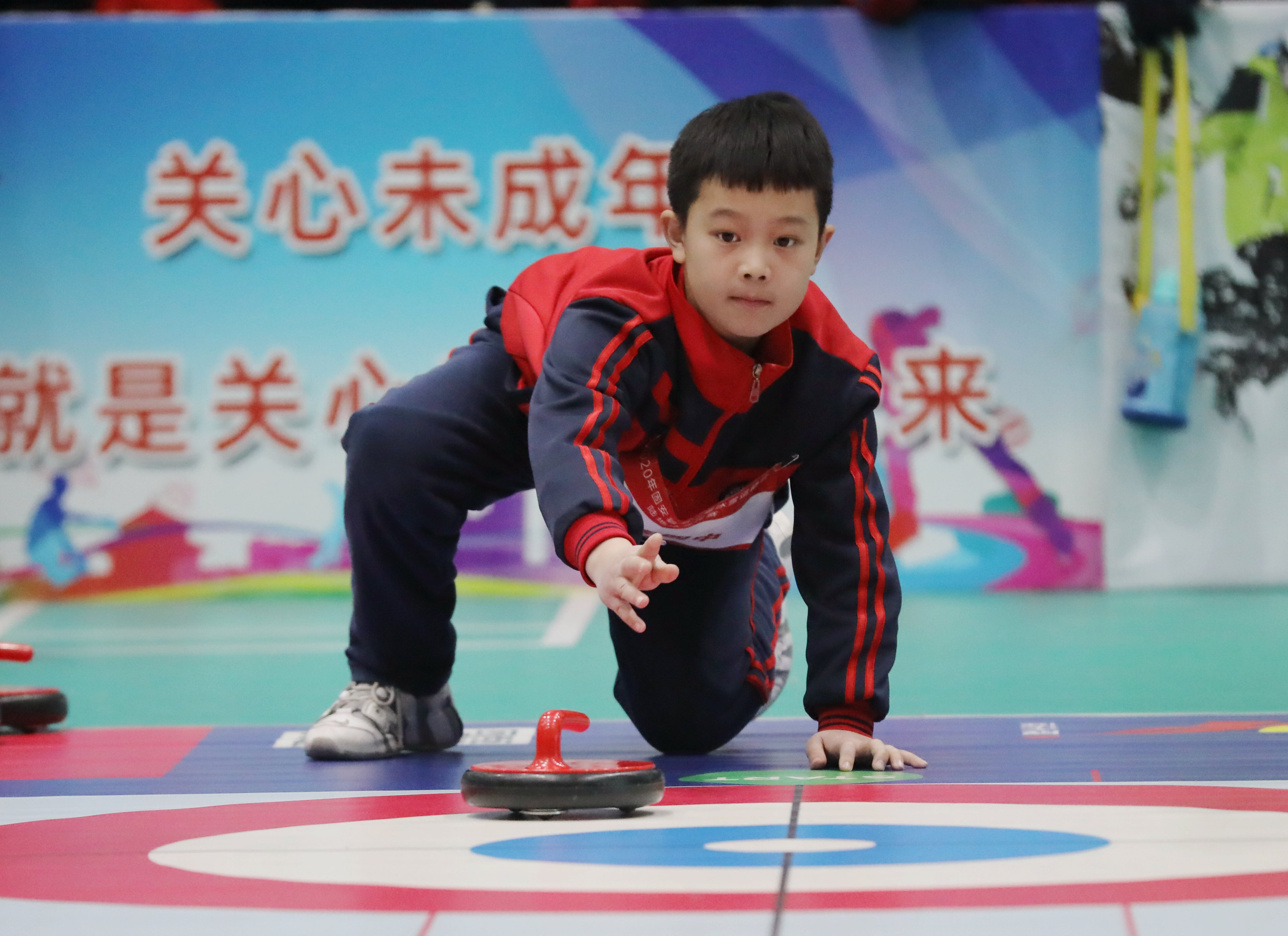 河北固安：感受冰雪运动魅力