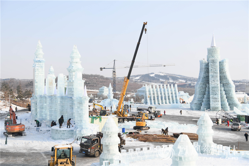 长春冰雪新天地施工现场。梁琪佳摄