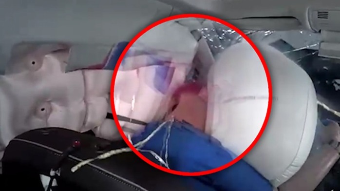 2019款大众CC碰撞测试！驾驶员头部直顶A柱，这下可真不轻