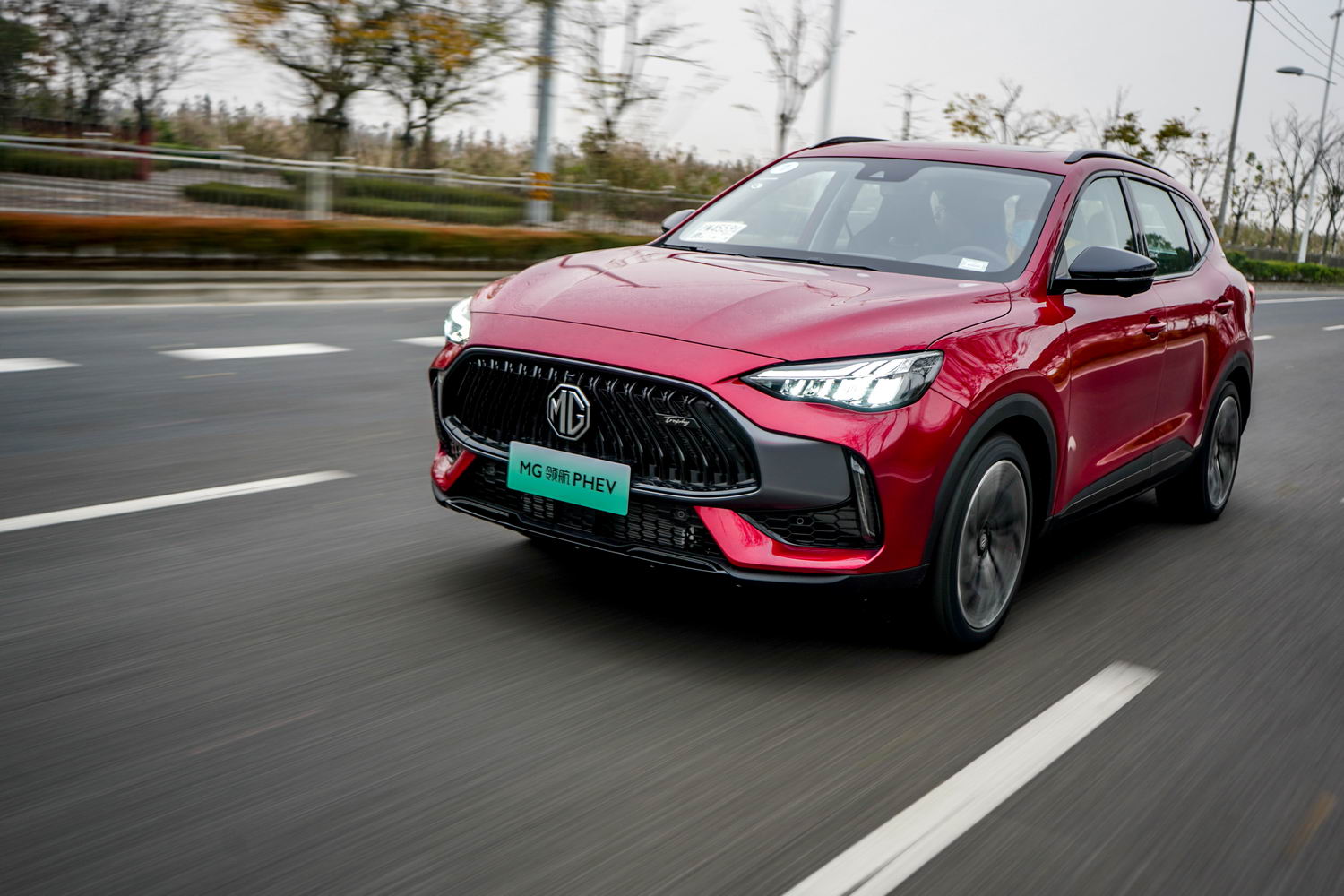 试驾mg领航phev,打破"三七定律",性能,功耗各有所得