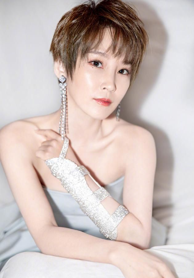 不愧是吴京儿子！6岁吴所谓背影照手臂肌肉惊人