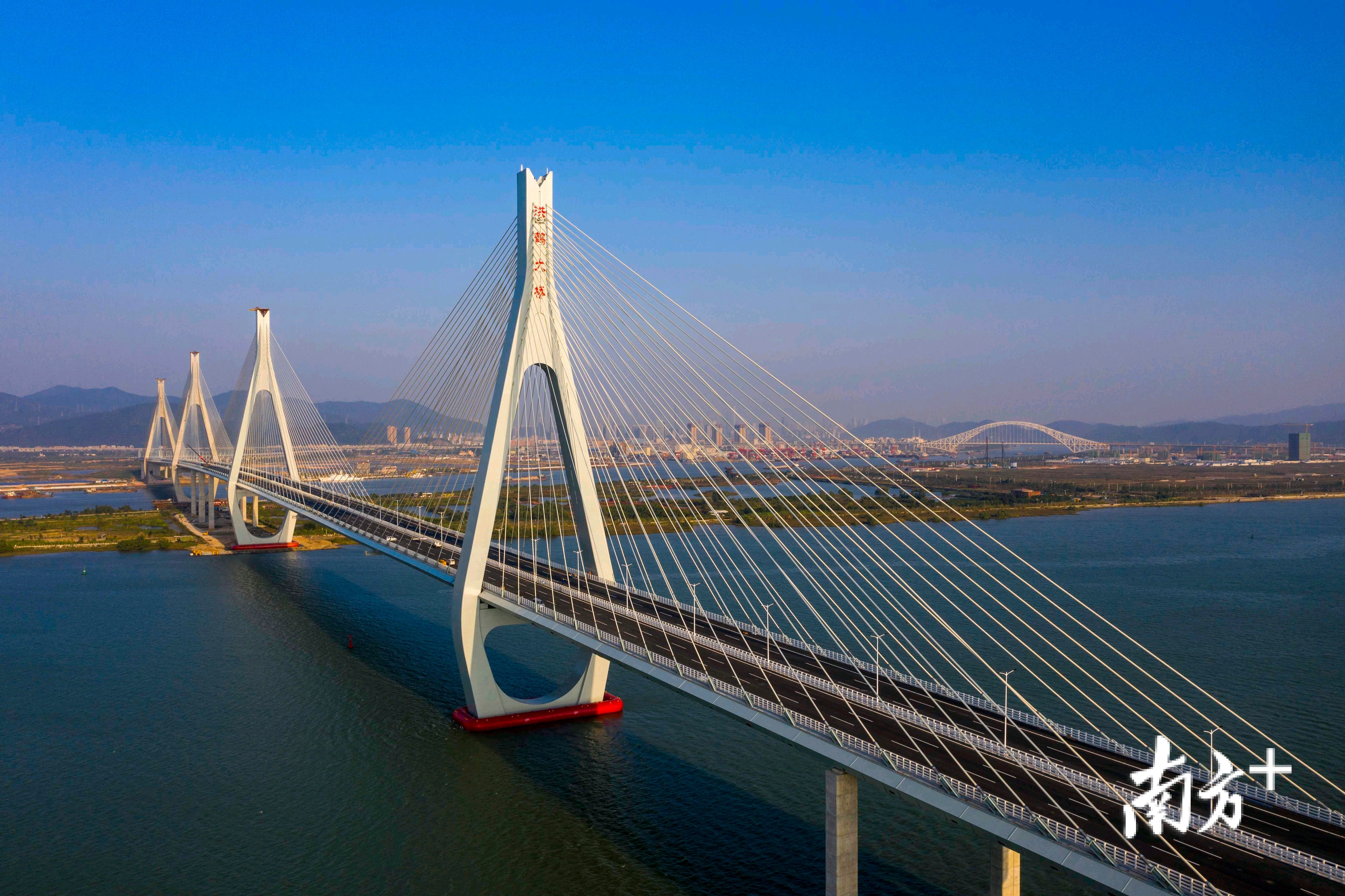 洪鹤大桥正式通车 将珠海40年交通汇成一条"幸福路"