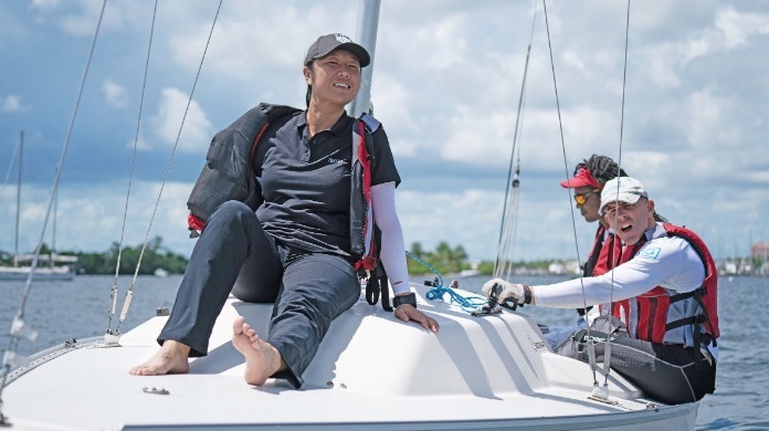 侣行跟随美国残疾军人开帆船重心不稳差点掉海里