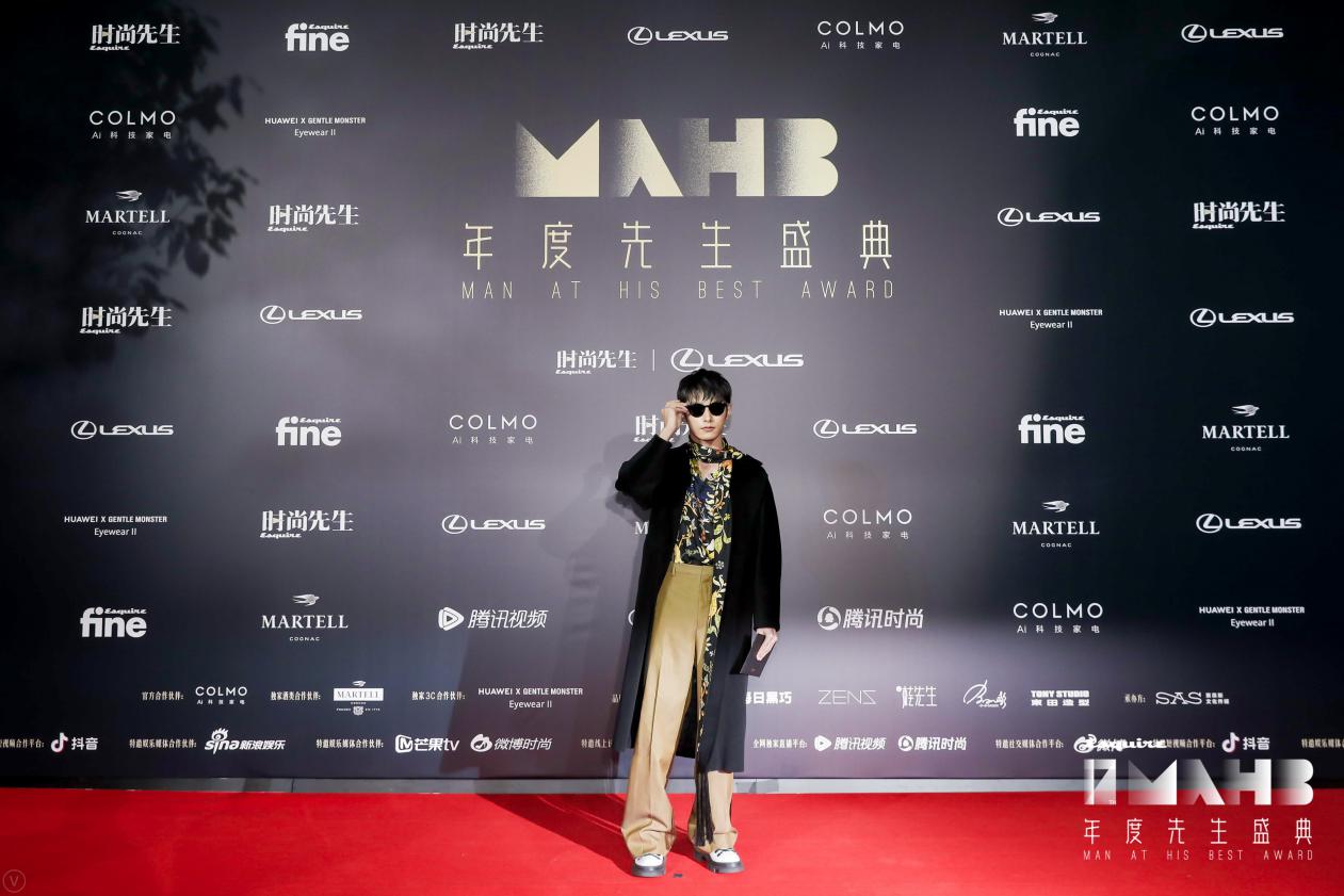 陈宥维佩戴HUAWEI X GENTLE MONSTER Eyewear II智能眼镜