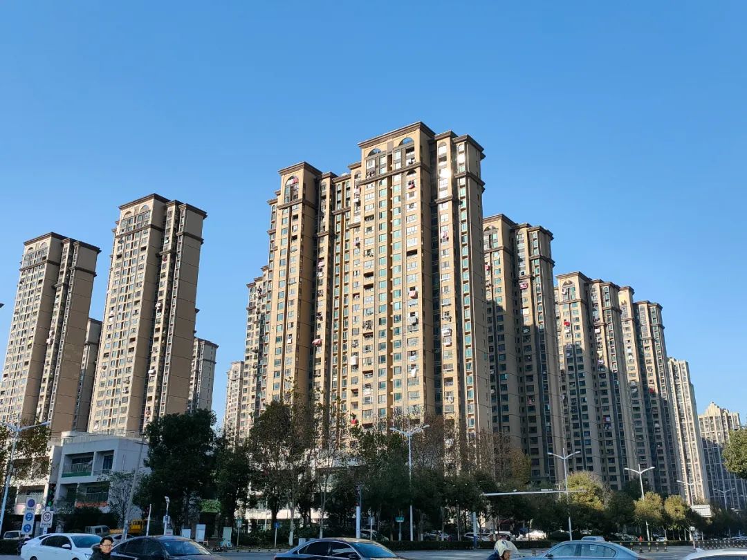 合肥市滨湖新区的楼房.何珂 摄