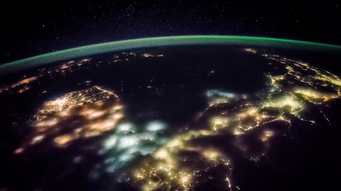 太空看地球：从中国台湾到日本，美丽的城市夜景