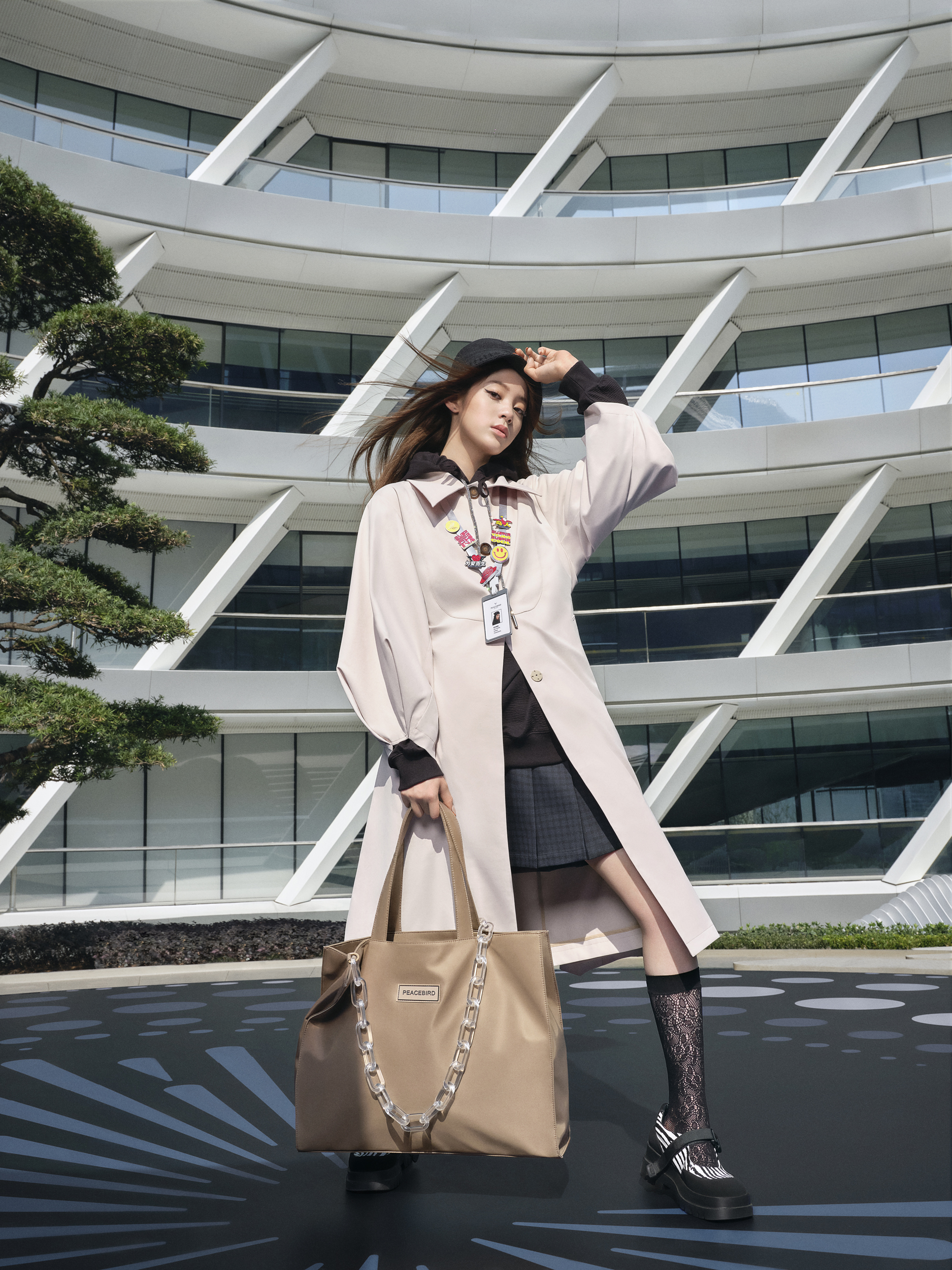 欧阳娜娜拍摄peacebirdwomen2021春季系列视觉大片