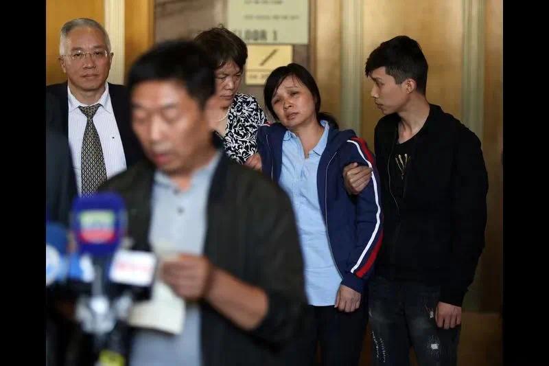 该片导演施佳妍(jenny shi)接受采访表示,本片重点选取了从章莹颖家人