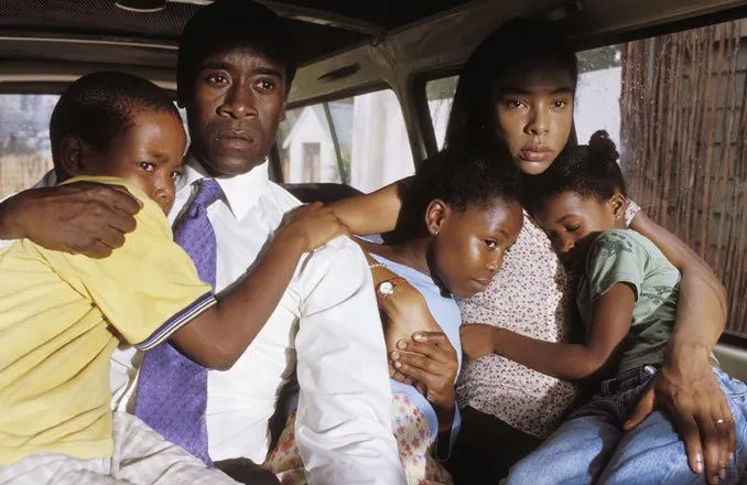 电影《卢旺达饭店》中的男女主角分别为胡图、图西两个种族