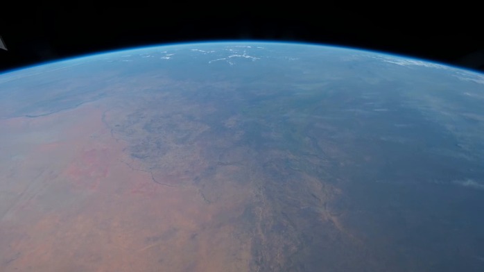 沙漠、白云、海洋，在太空中尽收眼底