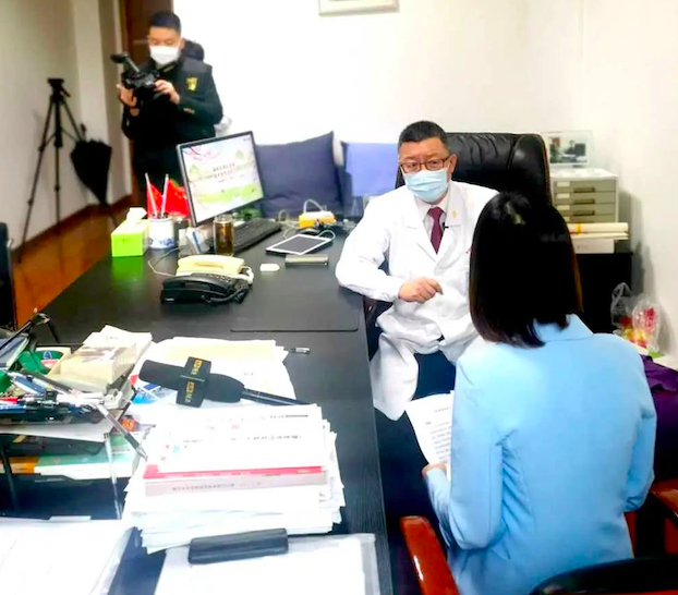 《溯源》栏目组走进复旦大学附属中山医院青浦分院