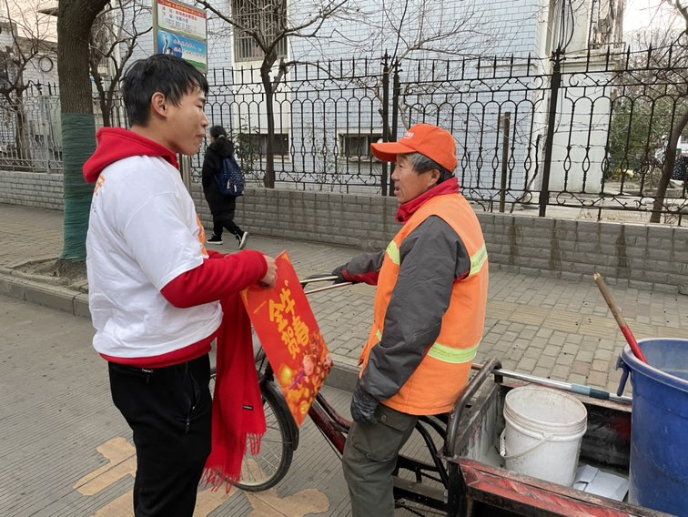 冬日温情暖人心平安普惠蚌埠分公司慰问一线环卫工人