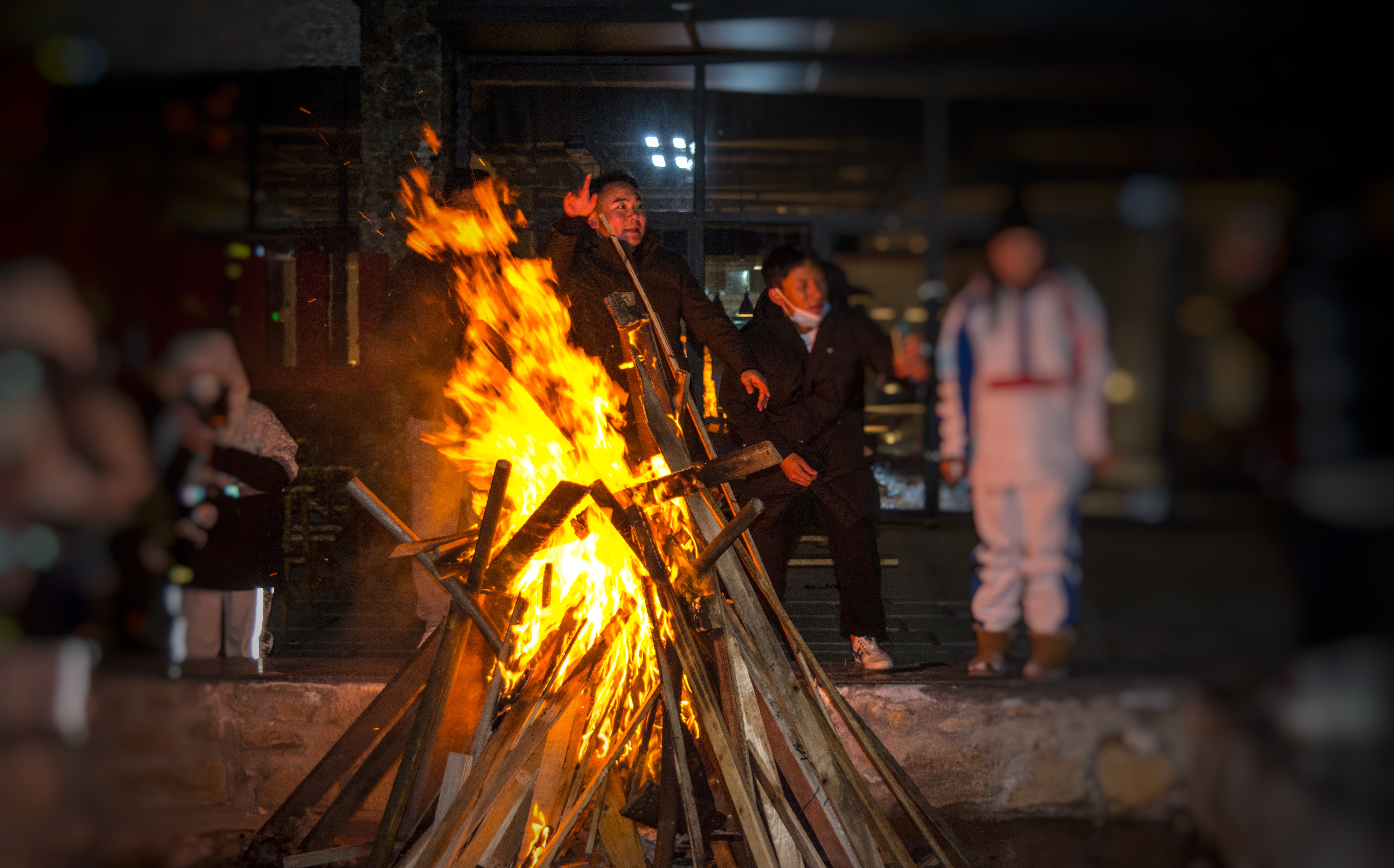 鳌山亮起来玩雪越夜才够野