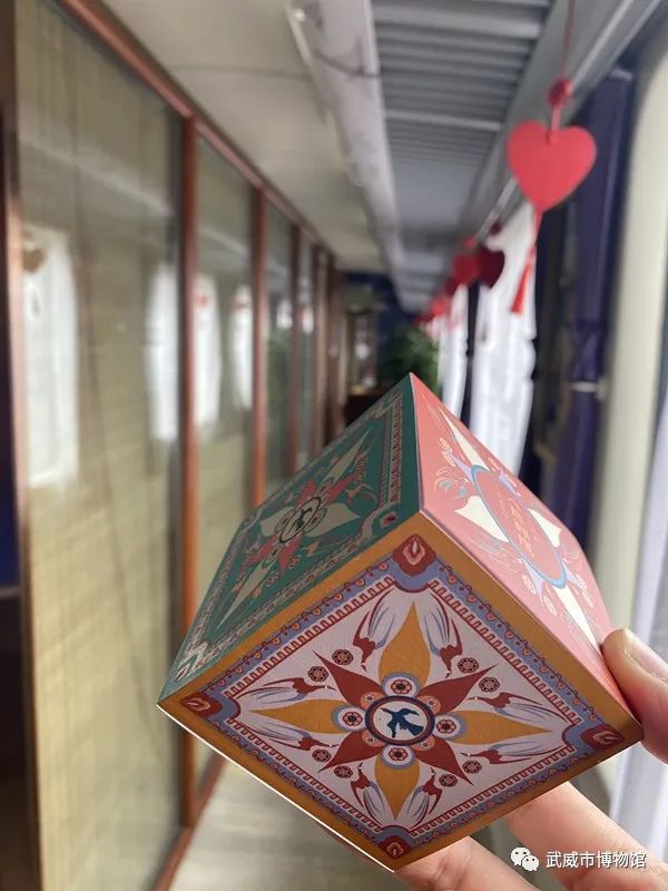 八鸟朝阳便笺砖